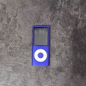 4th generation iPod never used comes with charger!!!!